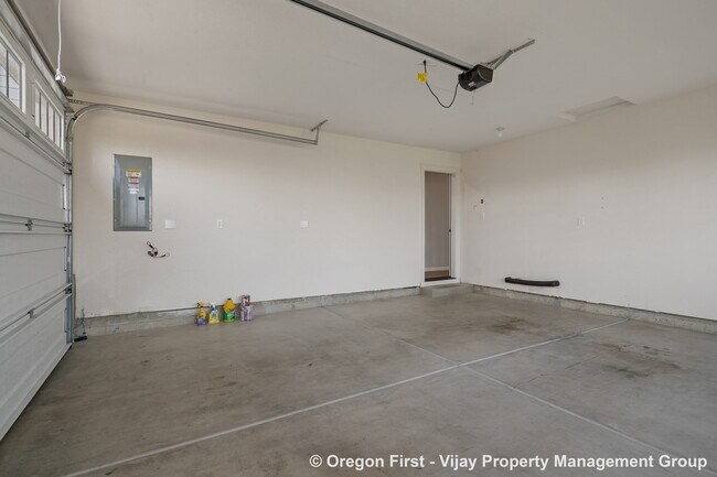 Building Photo - 3662 SE 67th Ave