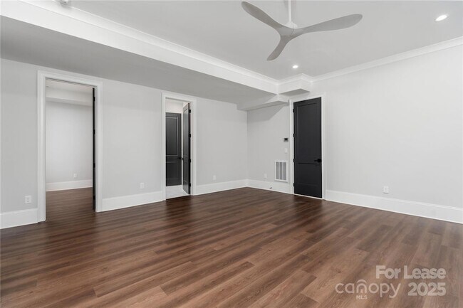 Building Photo - 805 Naples Dr