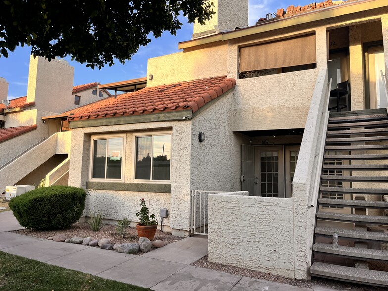 Primary Photo - 30 E Brown Rd