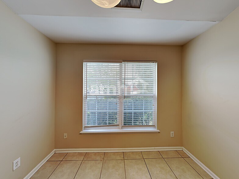 Building Photo - 3319 Covelo Ct