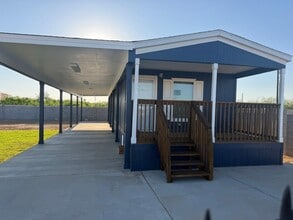 Building Photo - 101 Mi Ranchito St