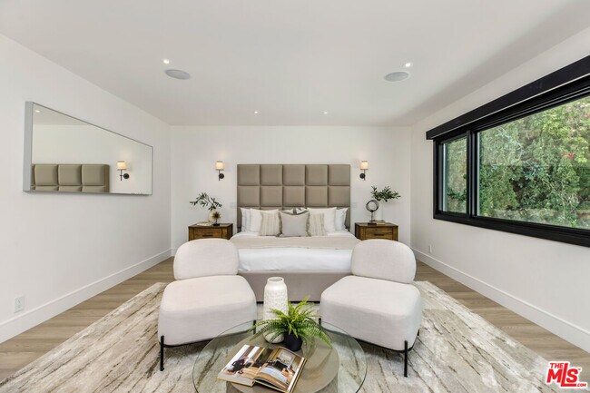 Building Photo - 1805 Coldwater Canyon Dr