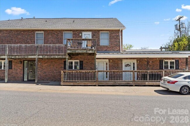 Building Photo - 300 E Gold St