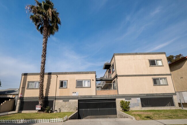 Building Photo - Firmona Apts