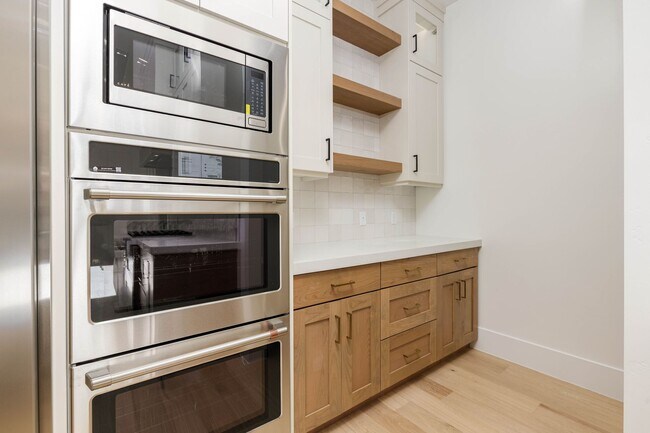 Building Photo - Beautiful 5 bed 4 bath home in Desert Cany...