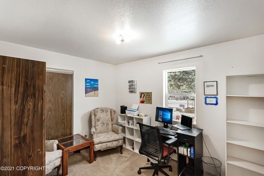 Building Photo - 305 N Bonanza St