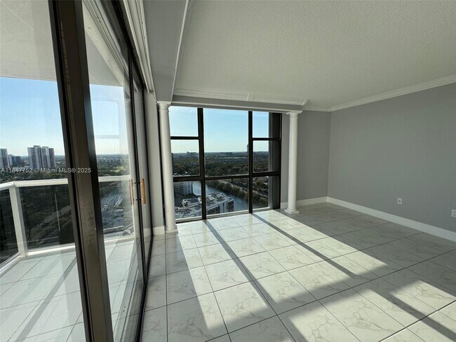 Building Photo - 3625 N Country Club Dr