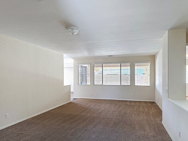 Building Photo - 14437 W Lexington Ave