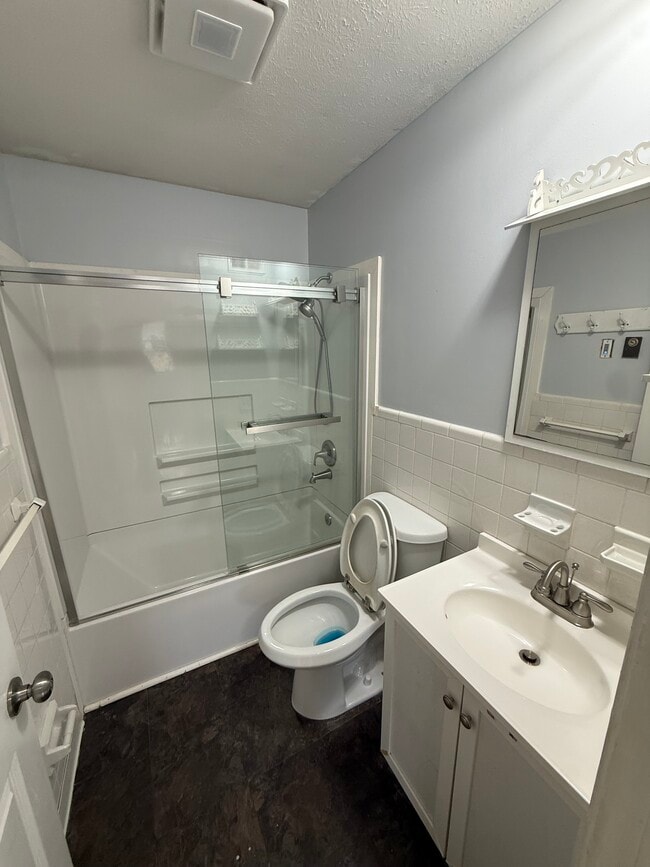 Building Photo - 1815 Tennyson Dr