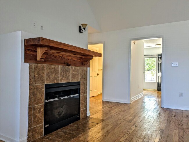 Building Photo - 508 Simoni Pl