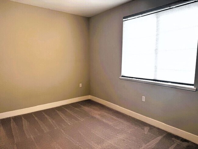 Building Photo - Modern Tri-Level Townhome in Prime Hayward...