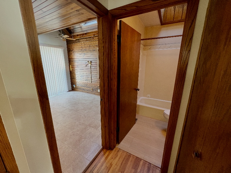 Building Photo - 309 10th St NW