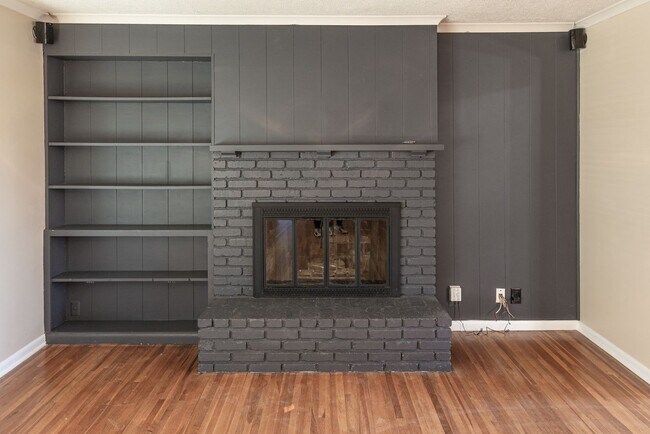 Building Photo - 3-Bed Midtown Home, Large Fenced Yard With Pool