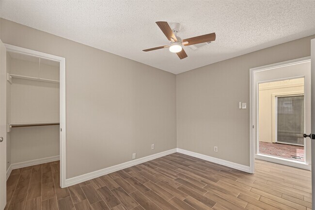 Building Photo - 15915 Dunmoor Dr