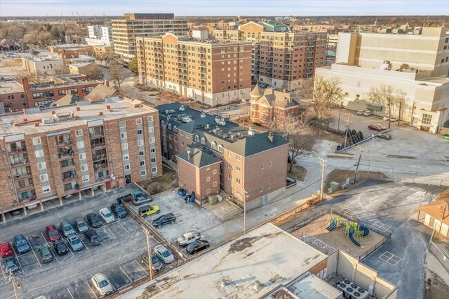 Building Photo - 815 Pearson St