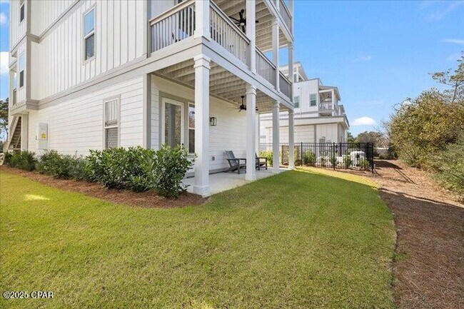 Building Photo - 15 E Queen Palm Dr