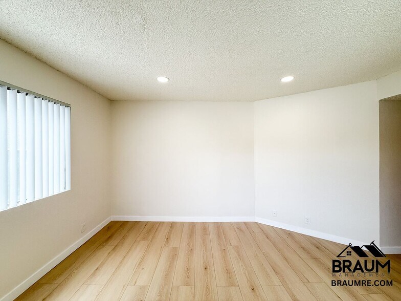 Building Photo - 4638 Tilden Ave