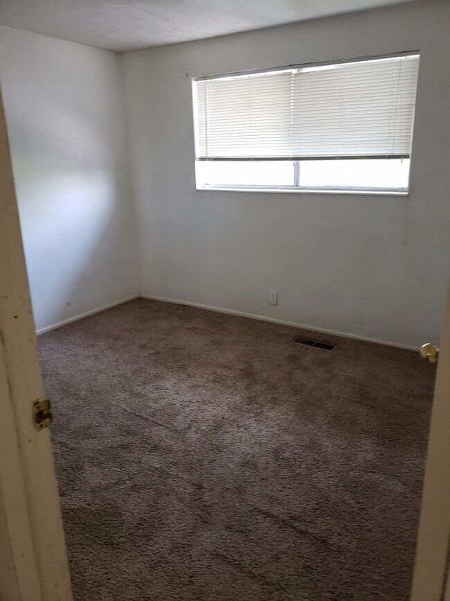 Building Photo - 2 bed 1 bath in Springville