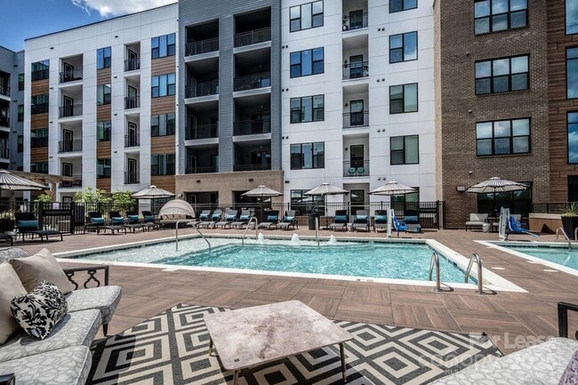 Building Photo - 101 W Morehead St