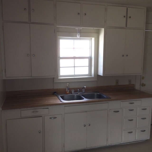 Building Photo - UPDATED HOME WITH 2 BEDROOMS