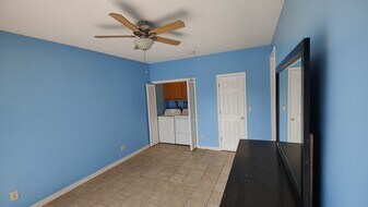 Building Photo - 1215 Skyview Blvd