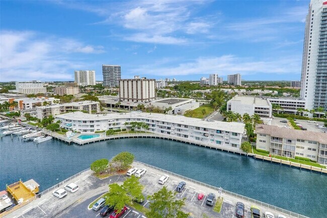 Building Photo - 100 Golden Isles Dr