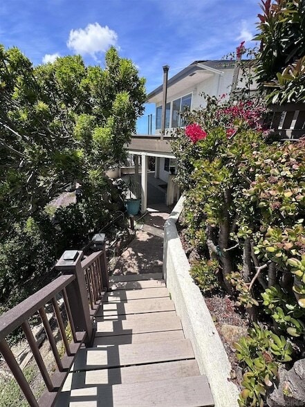 Building Photo - 3539 Mt Laurence Dr