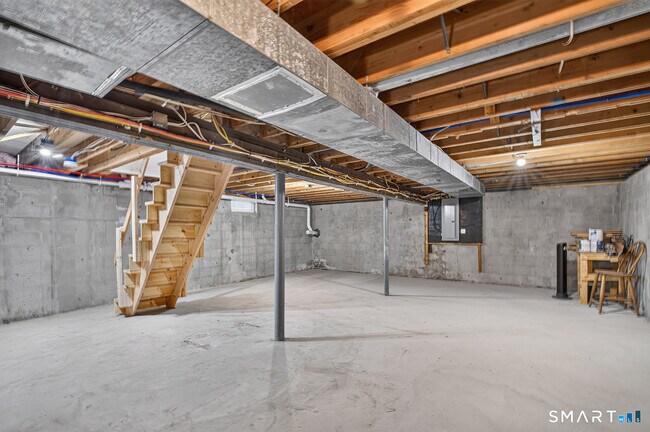 Building Photo - 135 York St