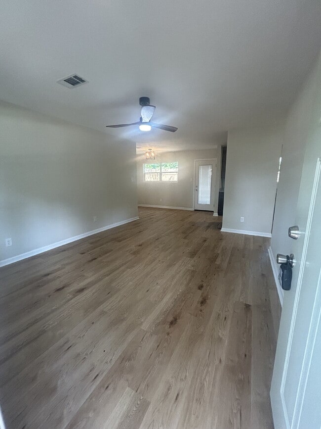 Building Photo - "Charming 4-Bedroom Retreat with Granite T...