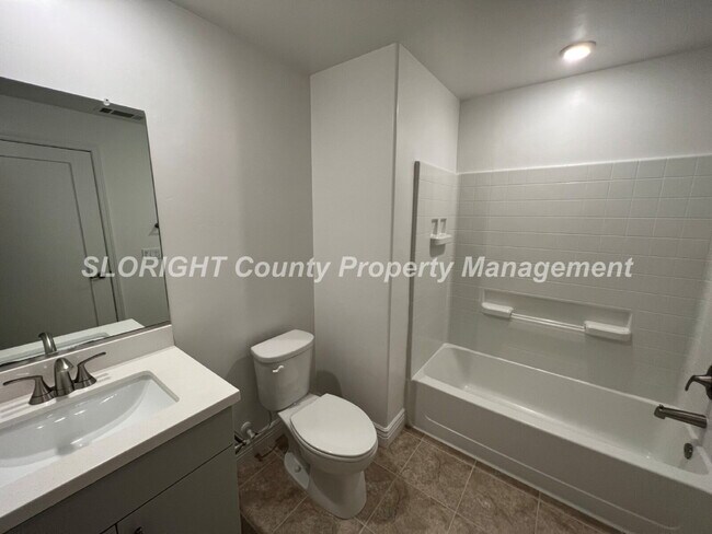 Building Photo - AVAILABLE JULY - New San Luis Obispo Condo - 3 Bedrooms / 2 Bathrooms