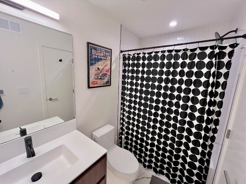 Building Photo - 55 Benthaven Pl