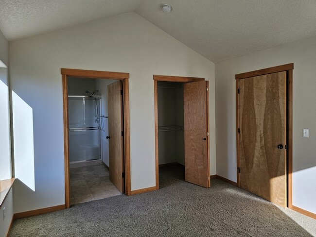 Building Photo - 511 NE 84th Cir