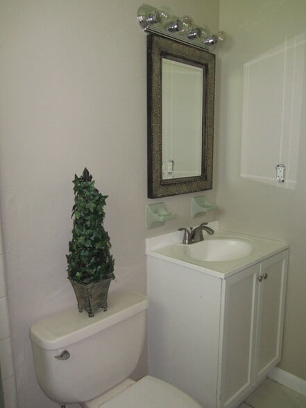 Building Photo - 408 Morgan Cir S