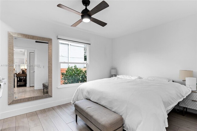 Building Photo - 6860 SW 37th St