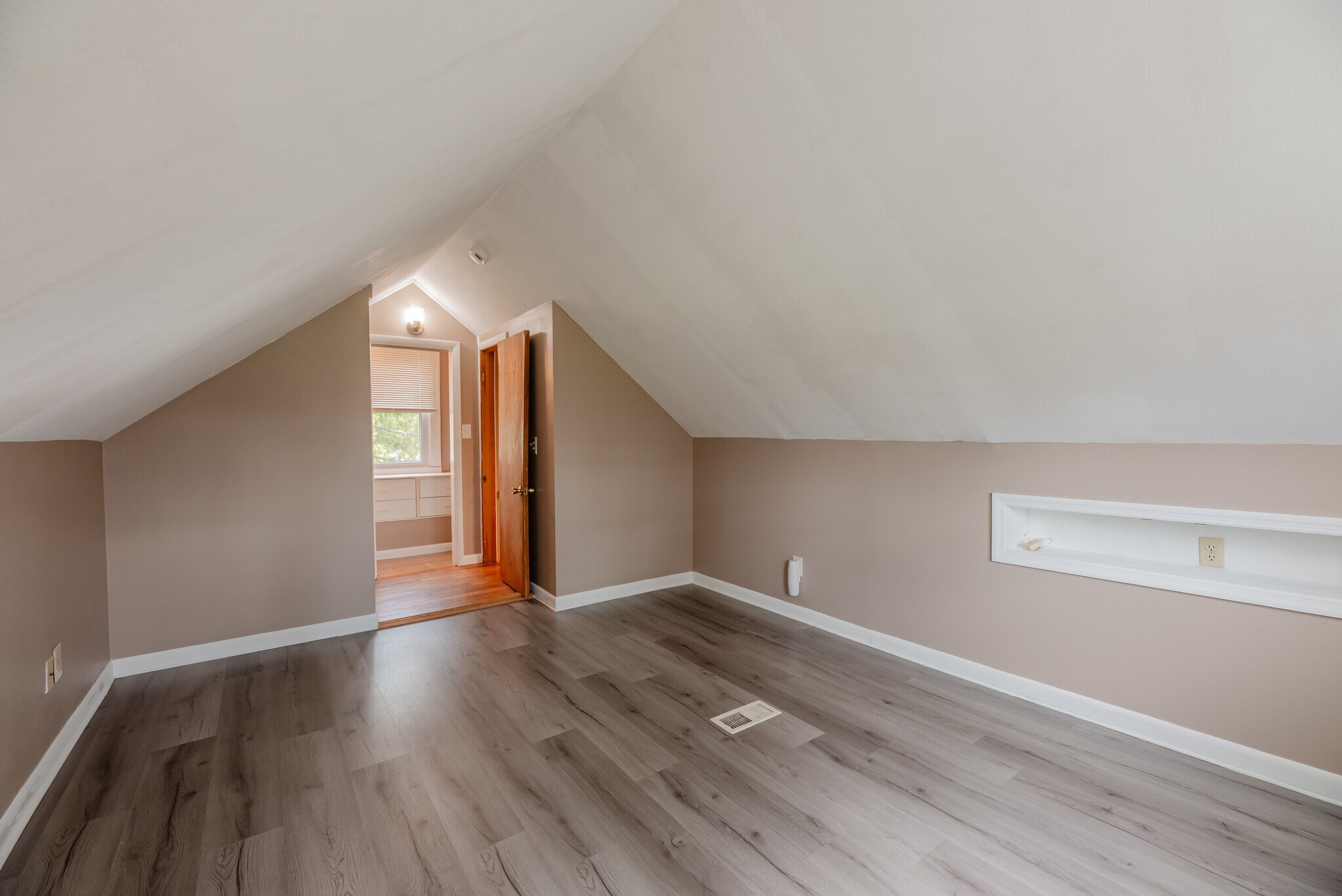 Building Photo - 133 River Meadow Dr