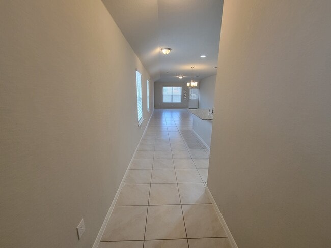 Building Photo - 3200 Crystal Bend Dr