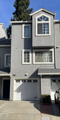Building Photo - Spacious tri-level townhome in the heart of Hayward