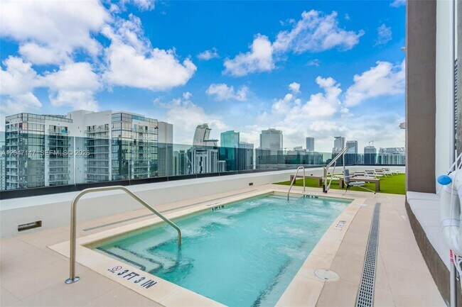 Building Photo - 225 N Miami Ave