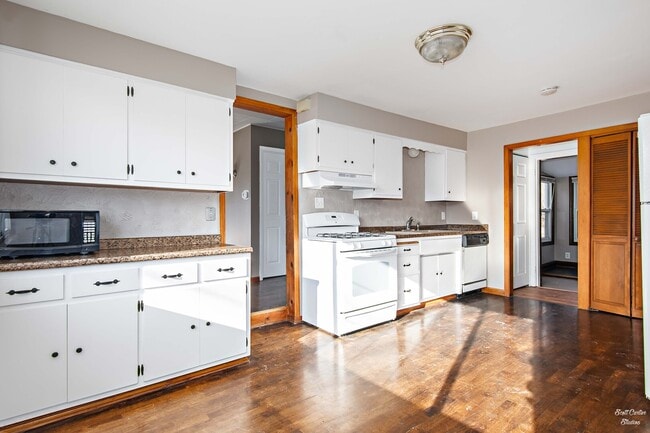 Building Photo - 480 W Grand Ave