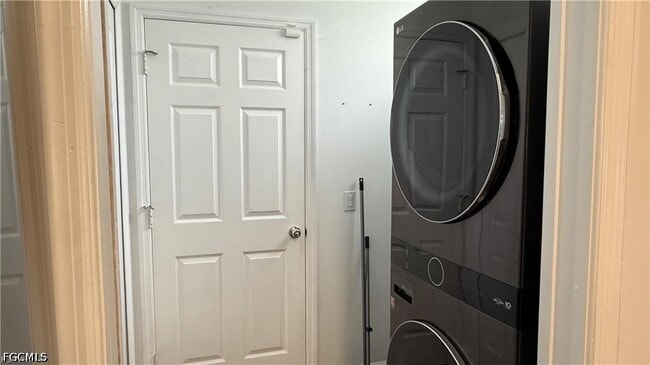 Building Photo - 10700 Aqua Surf Ct