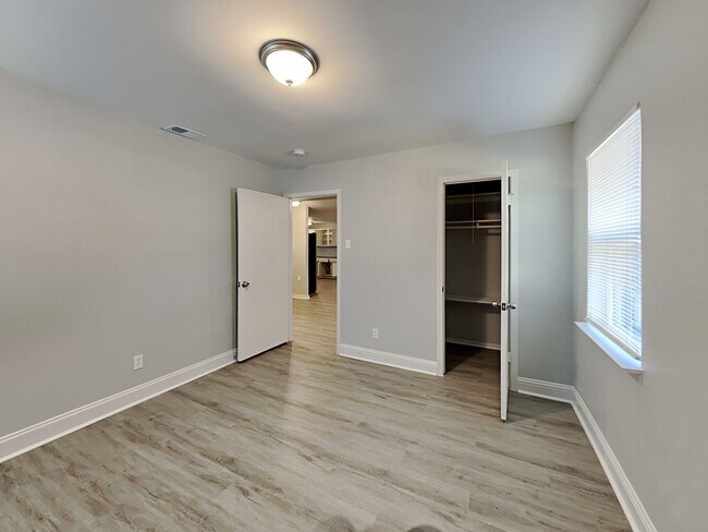 Building Photo - 3BR/2BA Renovated Home in Irving TX | 2-Car Garage, Fenced Yard & Pet-Friendly | Self Tours Avail...