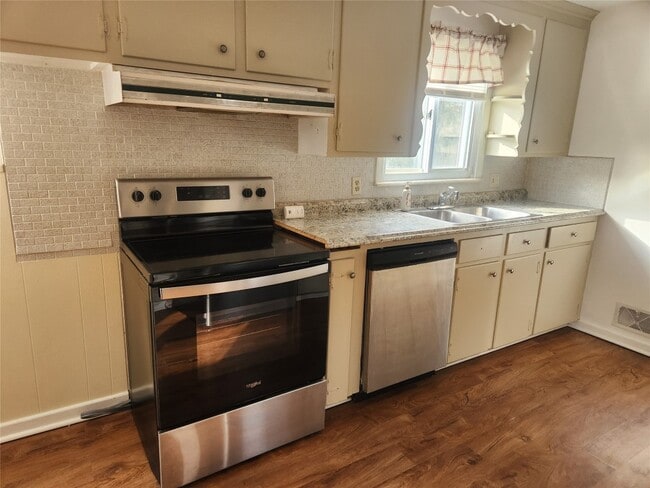 Building Photo - 908 Case Dr