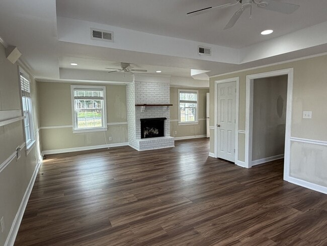 Building Photo - 1204 Rodgers Dr