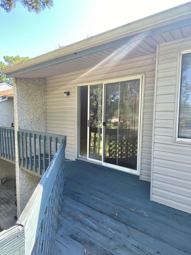 Building Photo - 910 Brett Dr