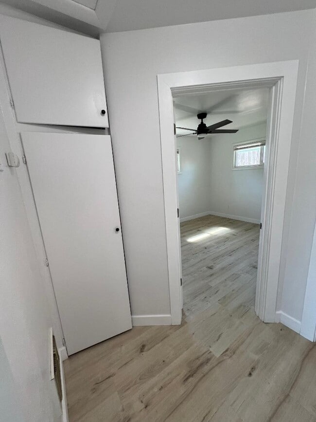 Building Photo - 1421-1421 Park Ave NE