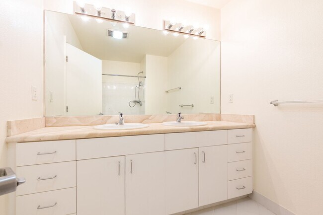 Building Photo - Spacious Ingleside Heights Condo w/ Private Patio & Parking!