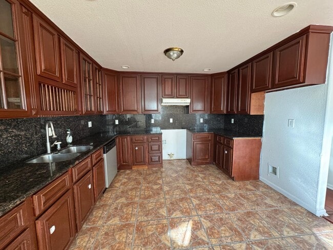 Building Photo - 27715 Cliffwood Ave