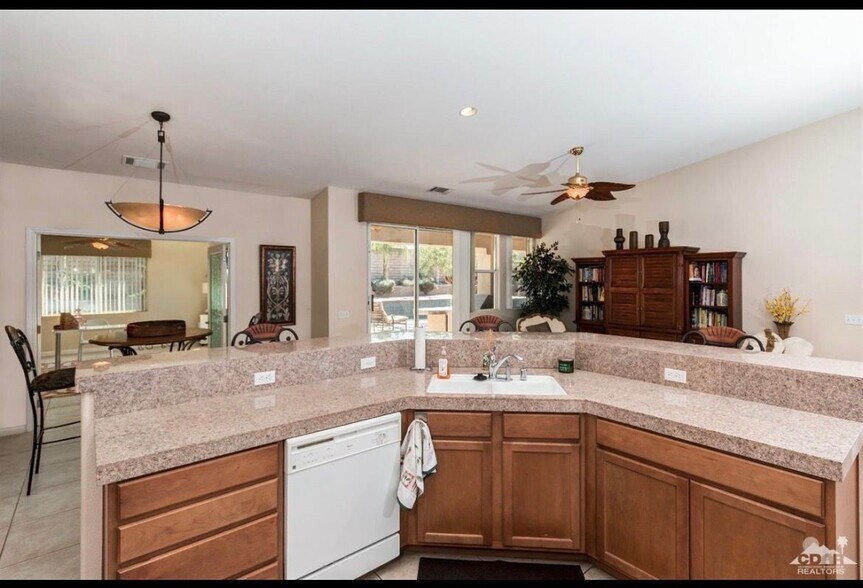 Building Photo - 108 Clearwater Way