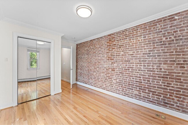 Building Photo - 326 Park Ave