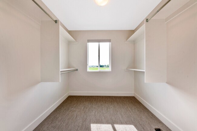 Building Photo - Beautiful 3 Bed, 2.5 Bath Town Home Located in the Sycamore Place Community in West Haven! Availa...